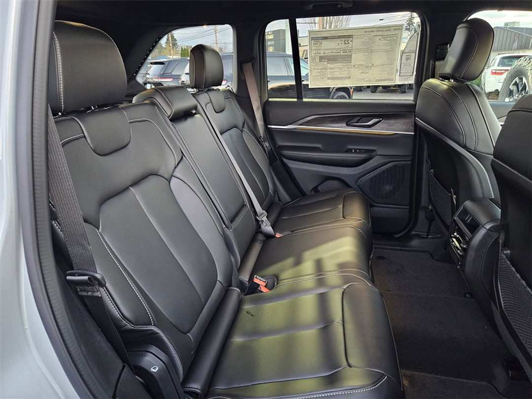 2025 Jeep Grand Cherokee Limited - Image 34