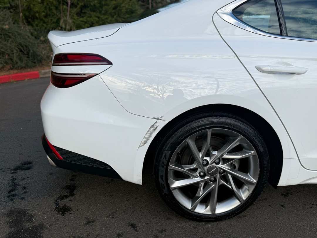 2022 Genesis G70 2.0T - Image 13