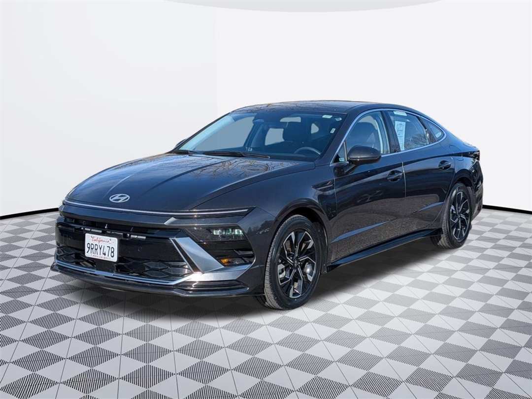 2025 Hyundai Sonata SEL - Image 2