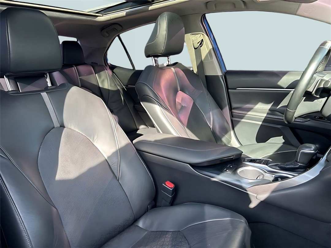 2019 Toyota Camry XSE - Image 11