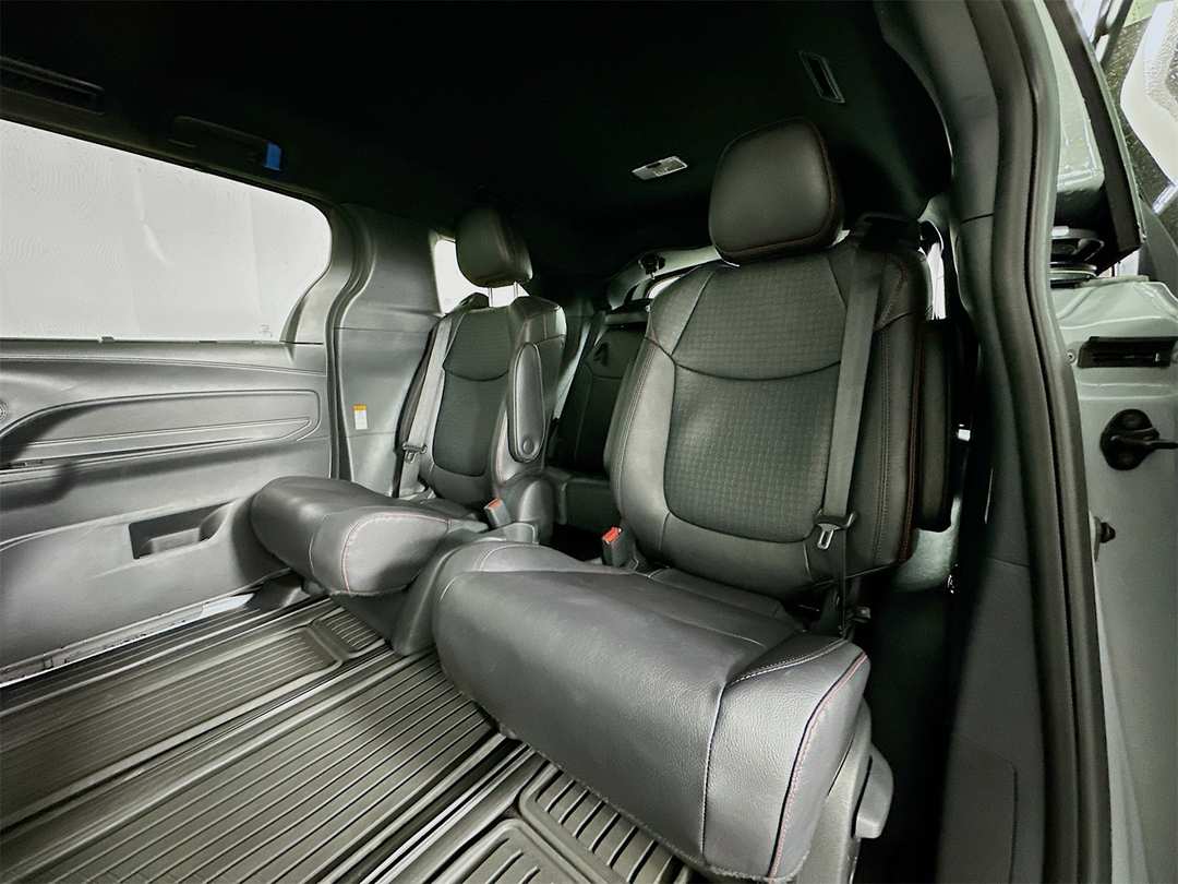 2025 Toyota Sienna XSE - Image 25