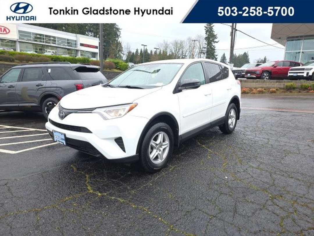 2017 Toyota Rav4 LE - Image 3