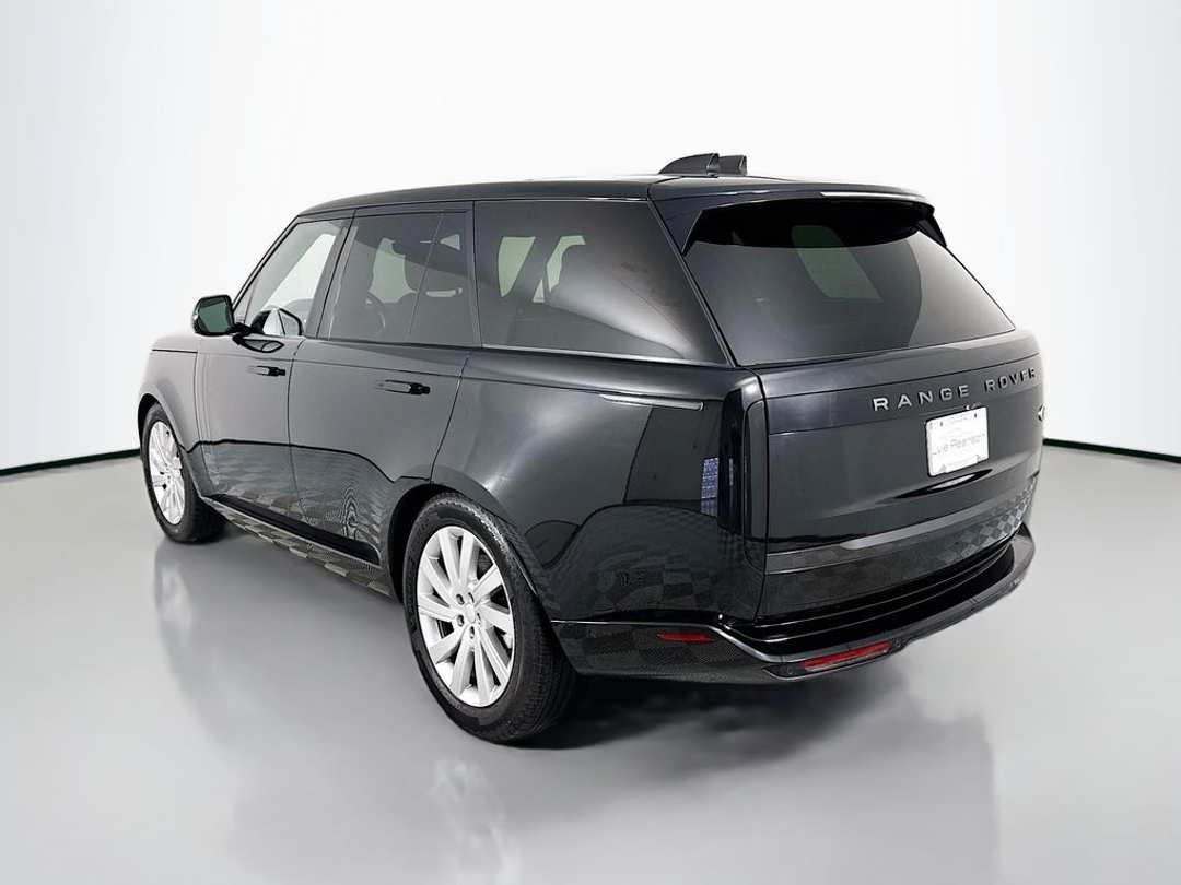 2023 Land Rover Range Rover SE - Image 3