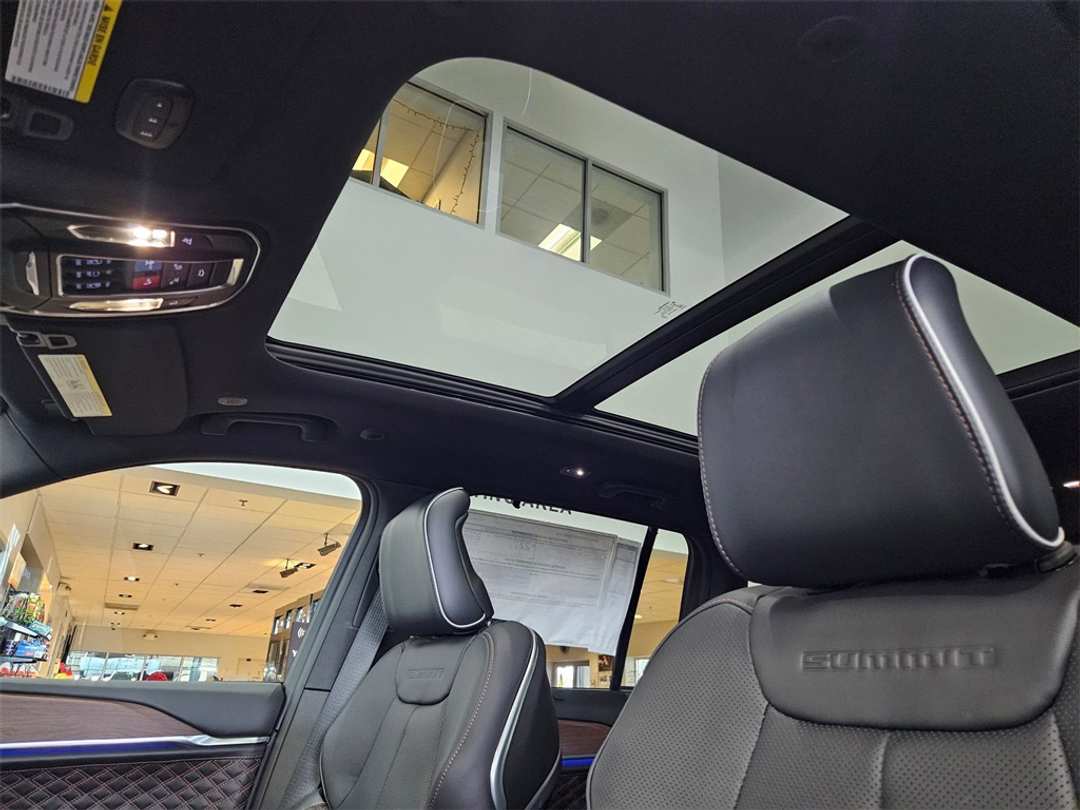 2025 Jeep Grand Cherokee Summit - Image 31