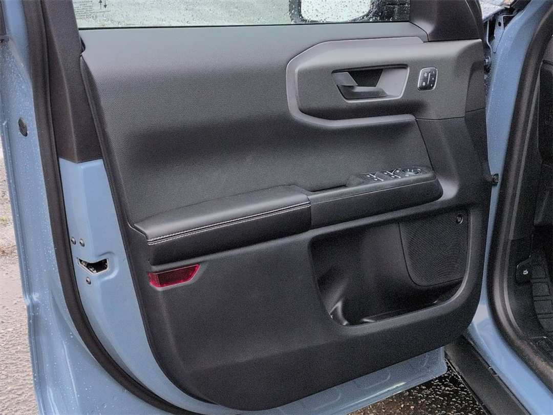 2025 Ford Bronco Sport Outer Banks - Image 9