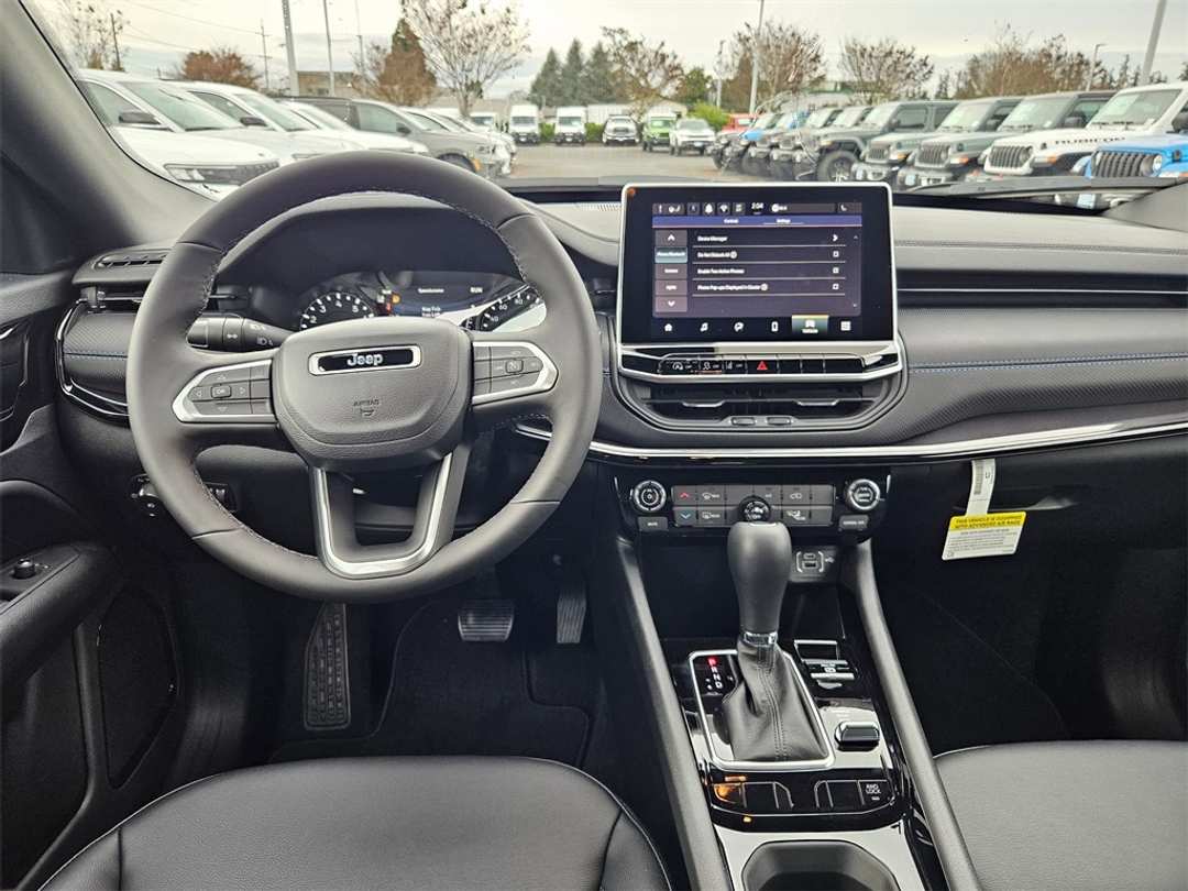 2026 Jeep Compass Latitude - Image 27