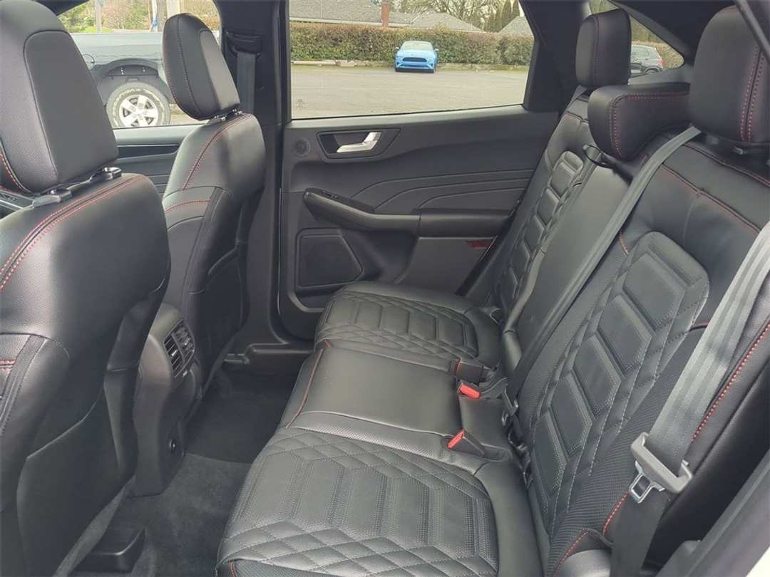 2024 Ford Escape STLine Elite - Image 25