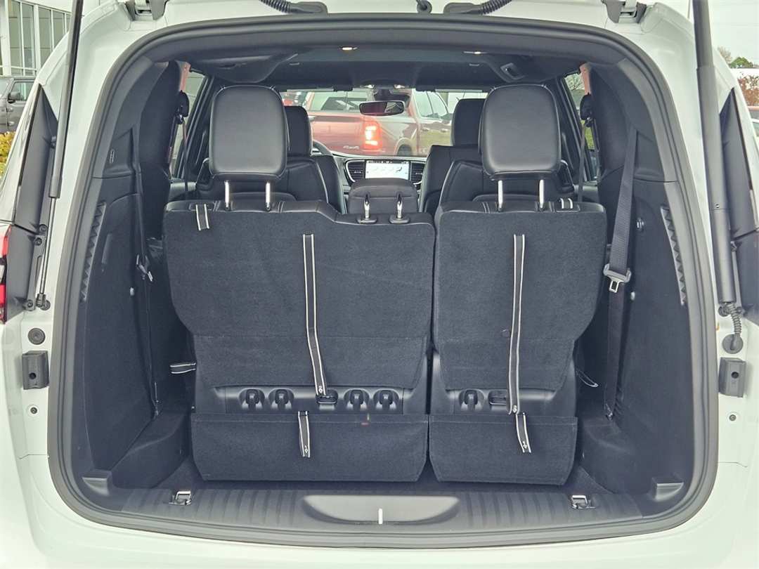 2026 Chrysler Pacifica Select - Image 29