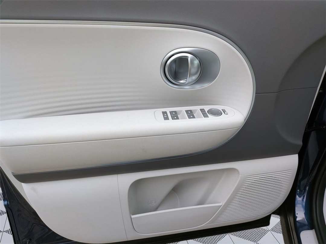 2026 Hyundai Ioniq 9 SE - Image 9