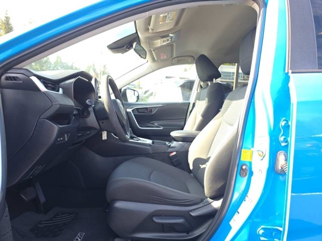 2020 Toyota Rav4 LE - Image 9