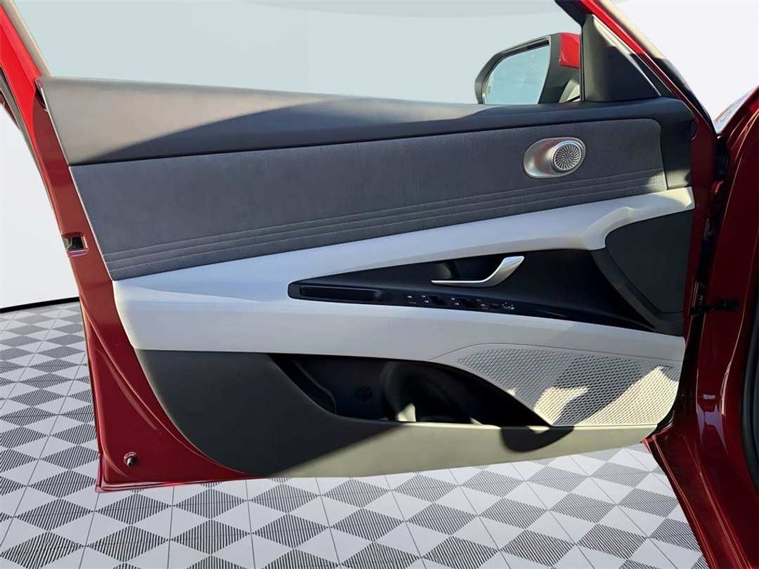 2026 Hyundai Elantra Limited - Image 11