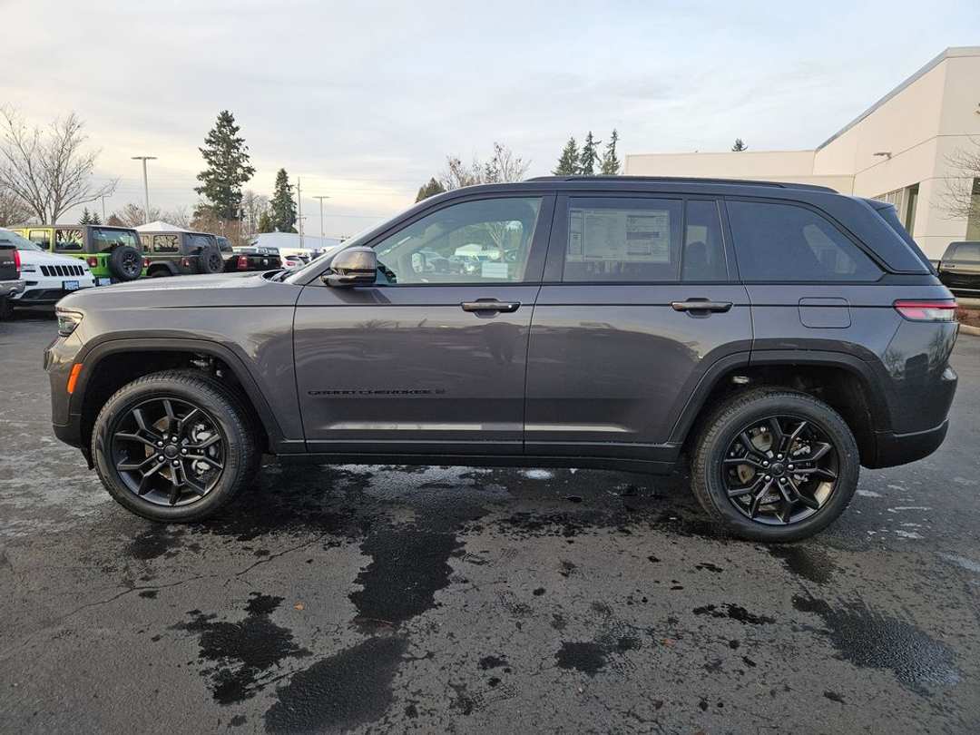 2025 Jeep Grand Cherokee Limited - Image 3