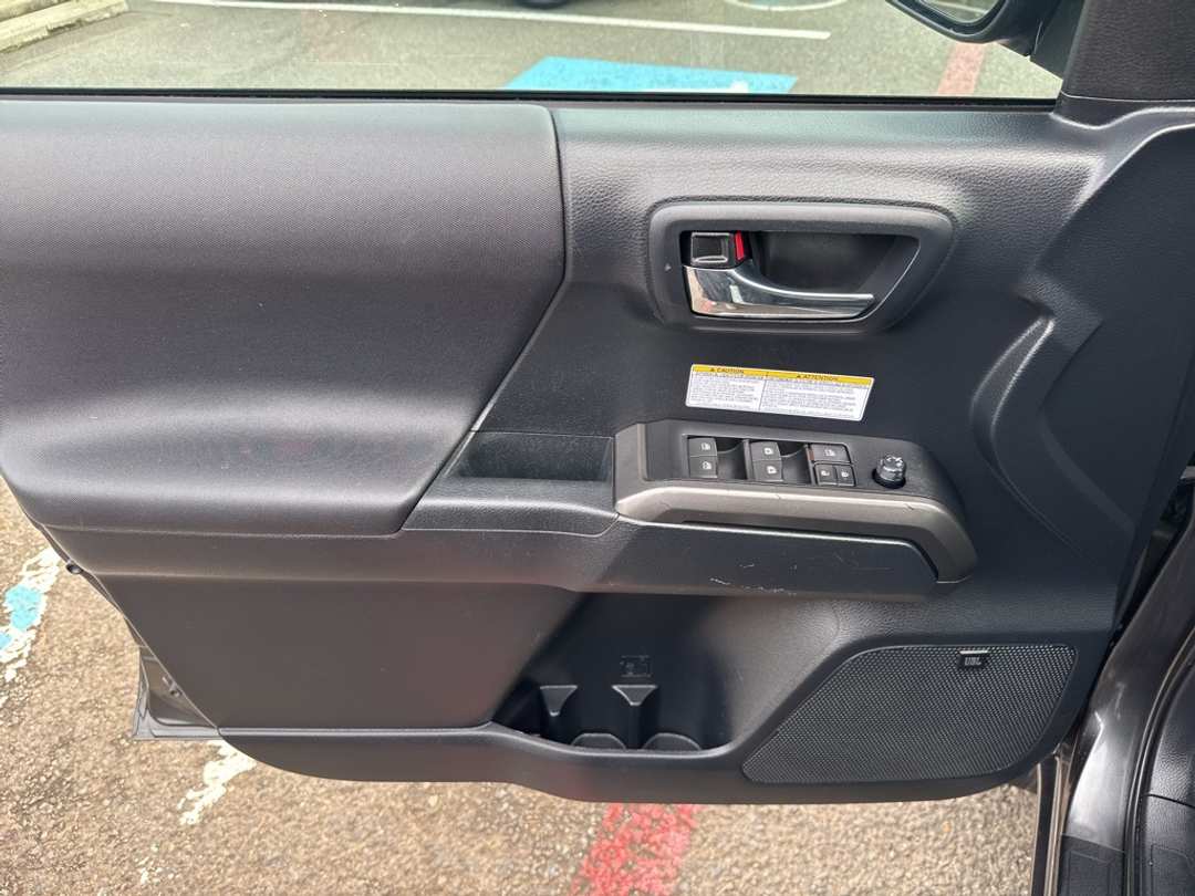 2019 Toyota Tacoma TRD OffRoad - Image 13