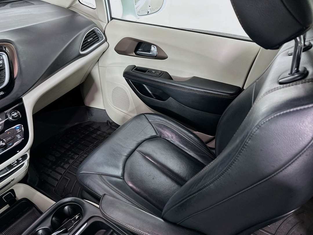 2019 Chrysler Pacifica Touring L - Image 22