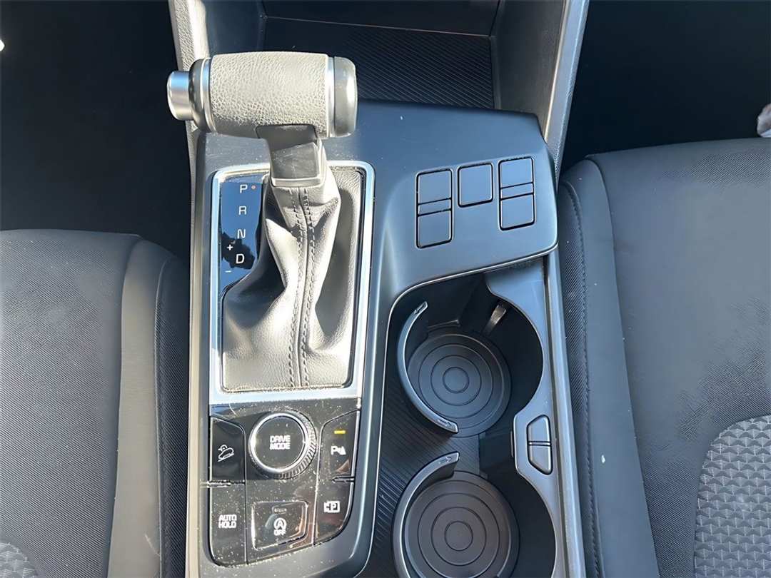 2023 Kia Sportage LX - Image 17