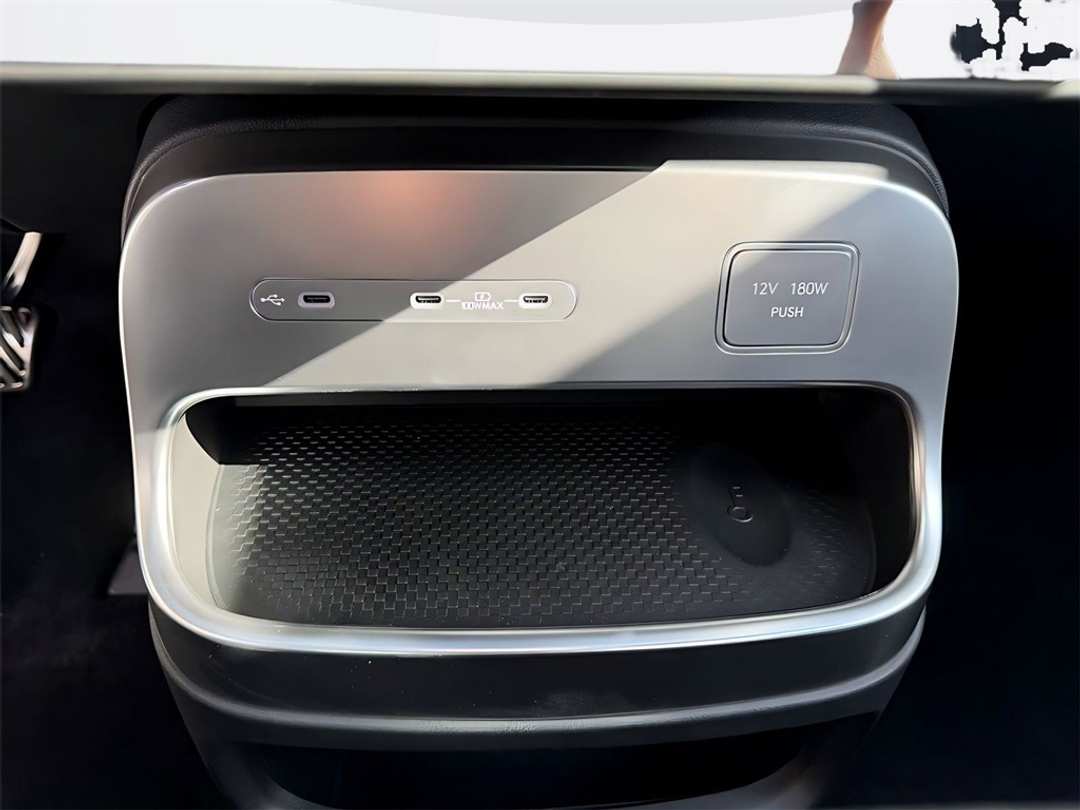 2026 Hyundai Ioniq 9 Performance Calligraphy - Image 24