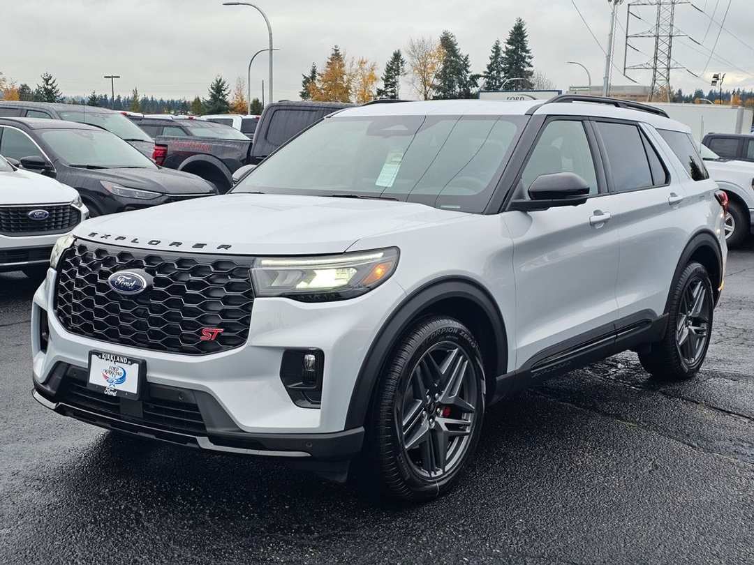 2026 Ford Explorer ST - Image 3