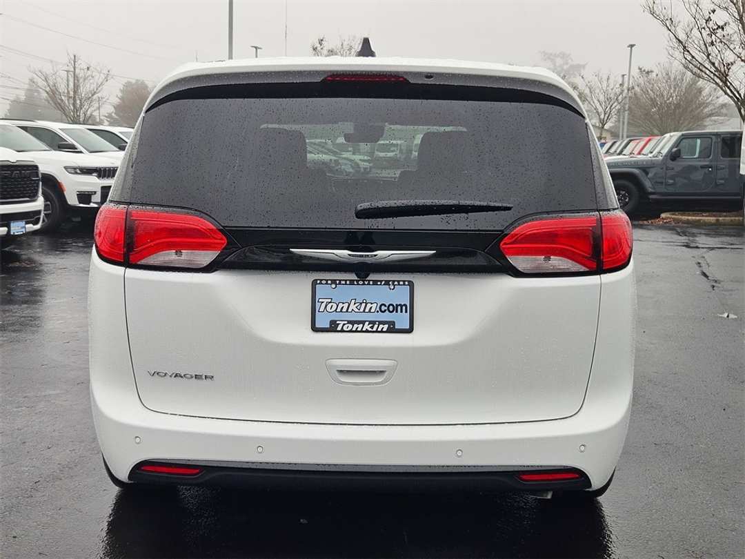 2026 Chrysler Voyager LX - Image 5