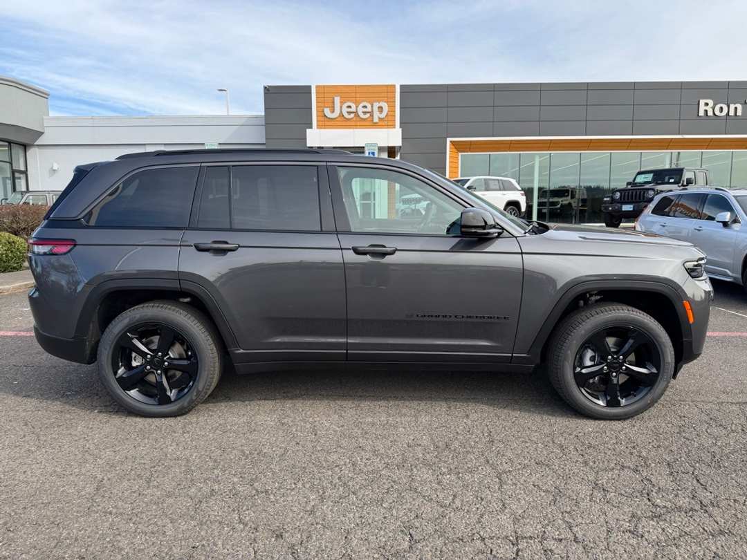 2026 Jeep Grand Cherokee Limited - Image 9