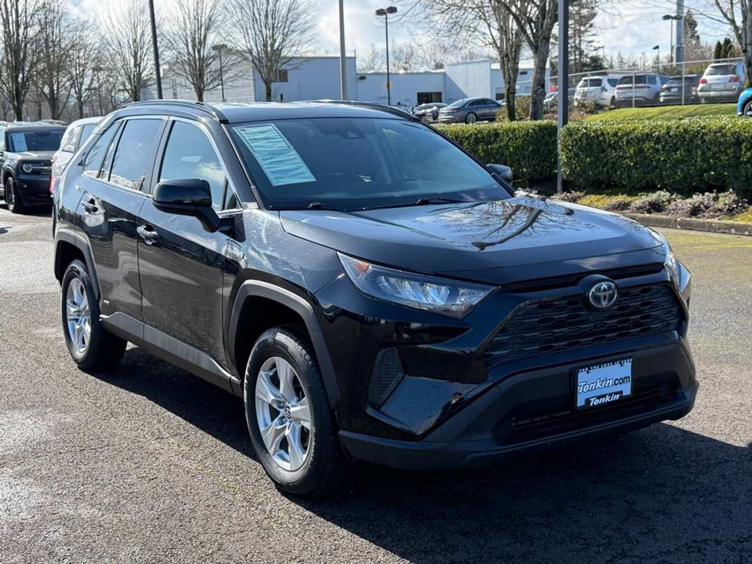 2020 Toyota Rav4 LE - Image 2