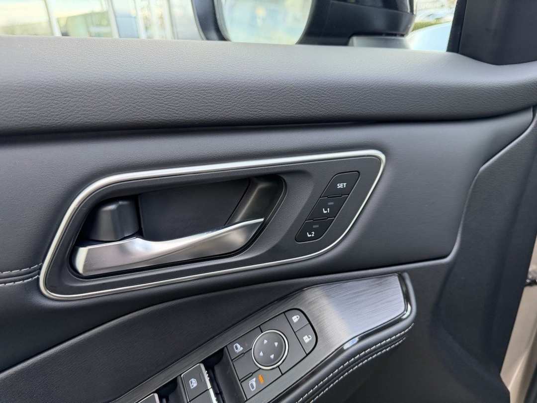 2026 Nissan Rogue Platinum - Image 13