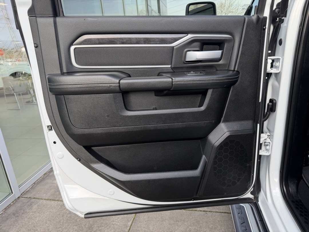 2024 Ram 3500 Big Horn - Image 27