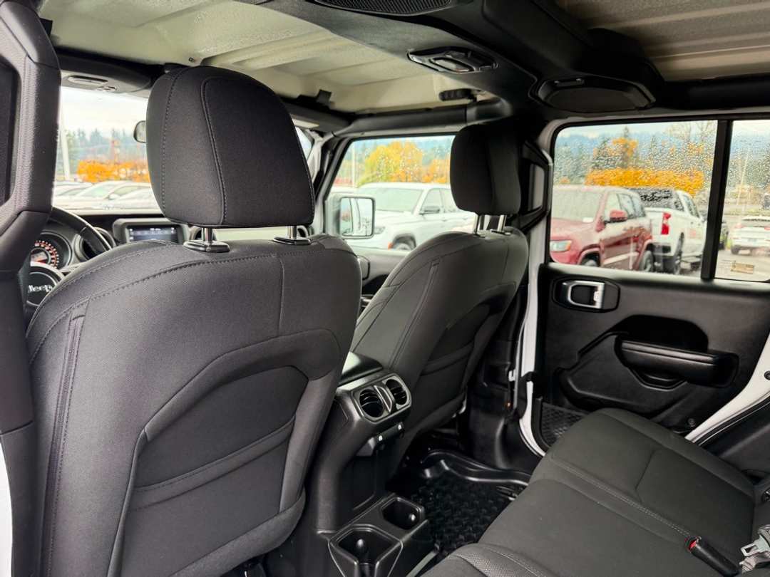 2021 Jeep Gladiator Sport - Image 30