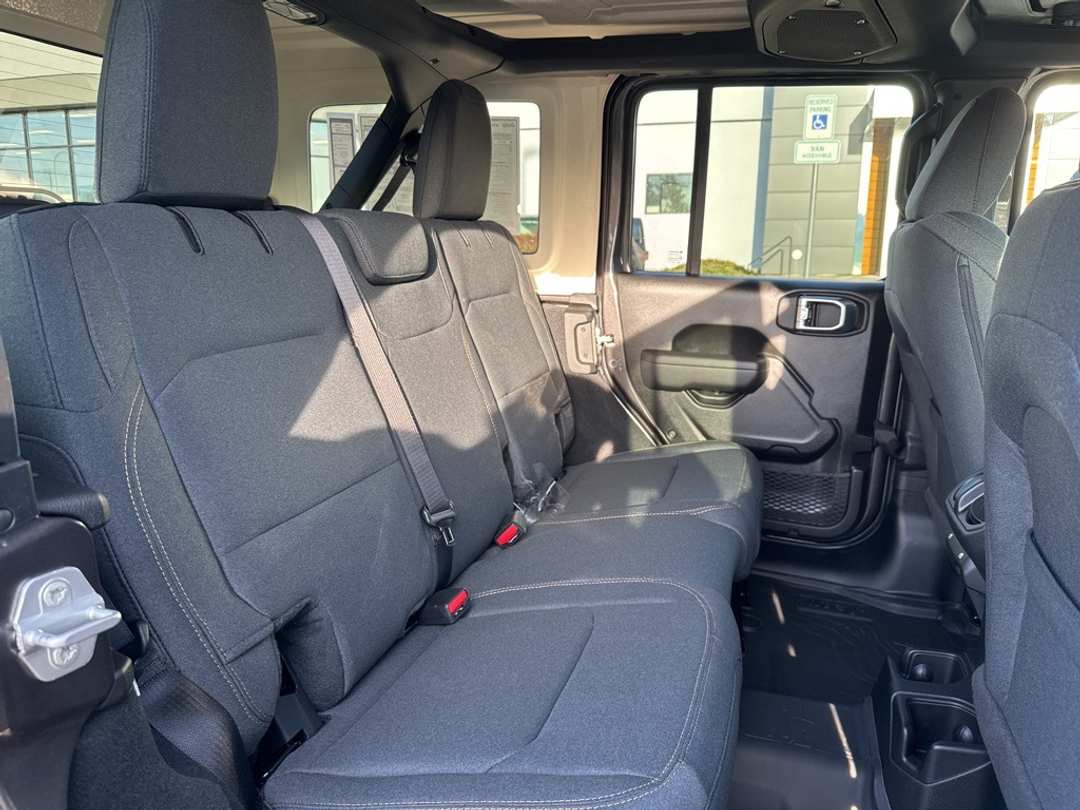 2026 Jeep Wrangler Willys - Image 28