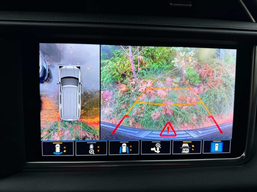 2021 GMC Yukon Denali - Image 14