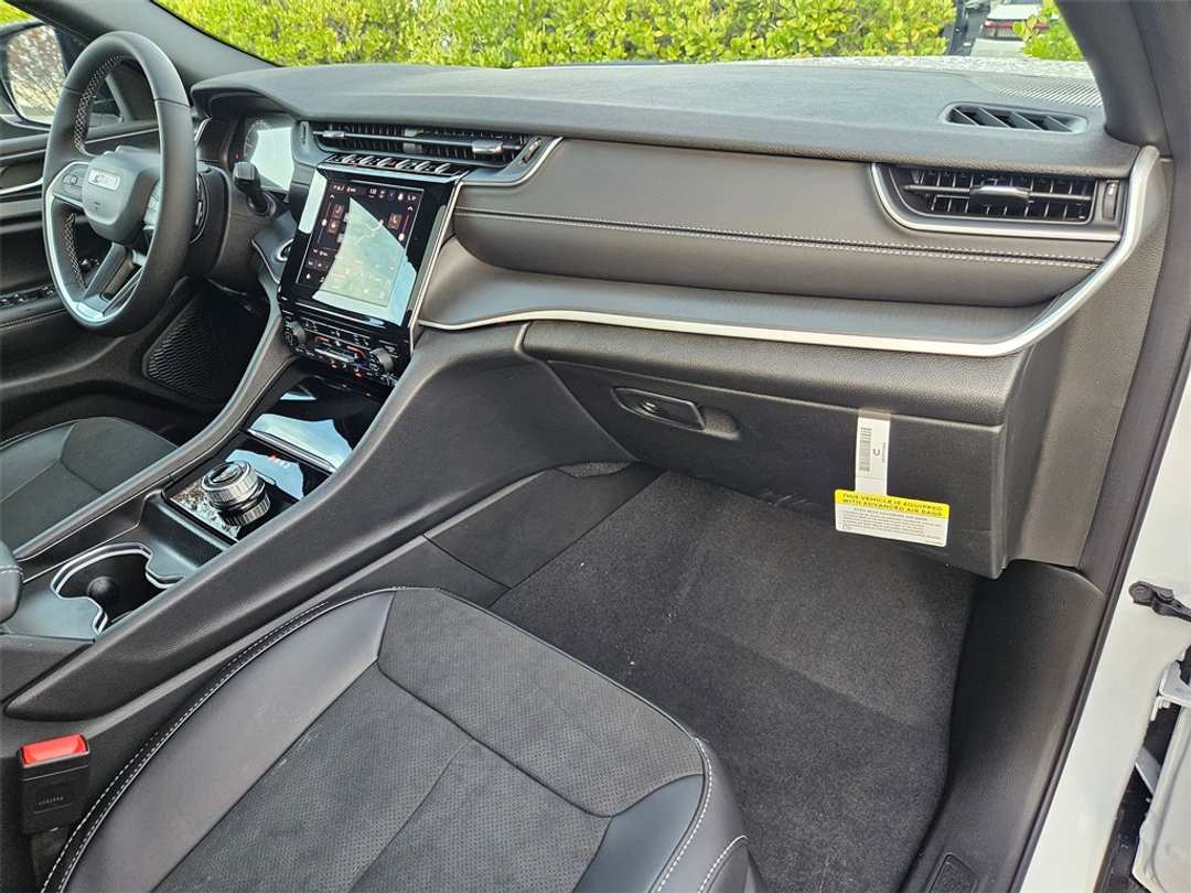 2025 Jeep Grand Cherokee Altitude X - Image 36