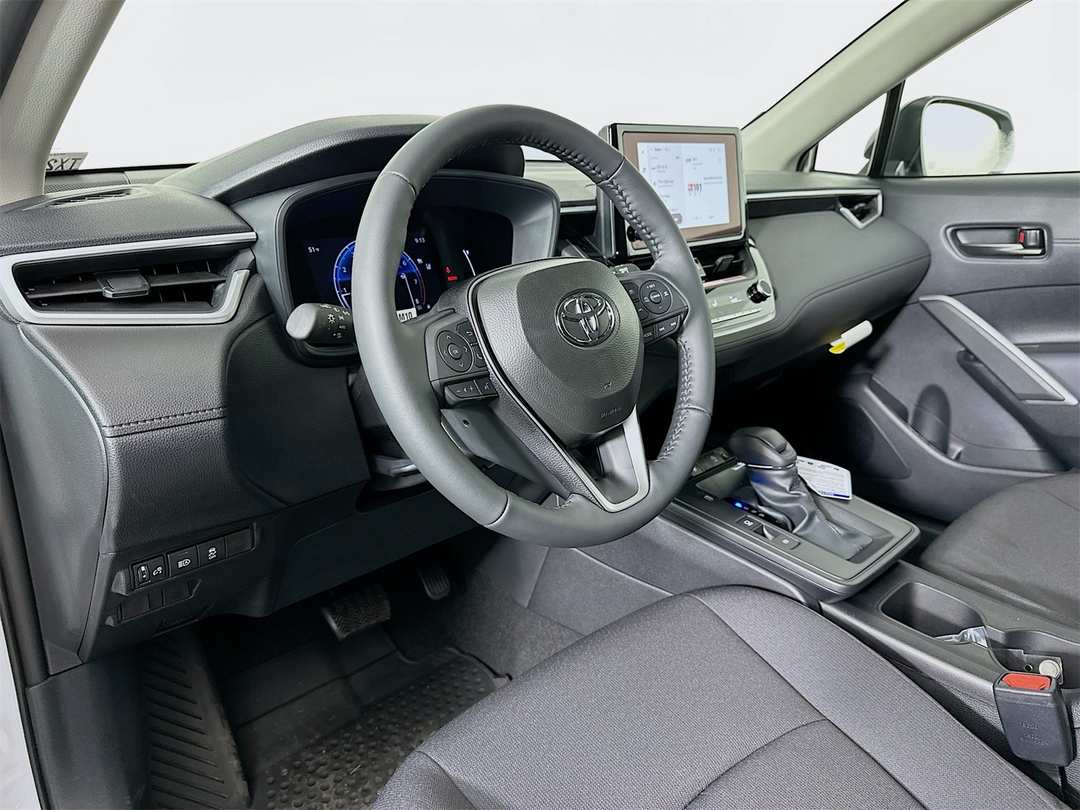 2026 Toyota Corolla Cross LE - Image 9