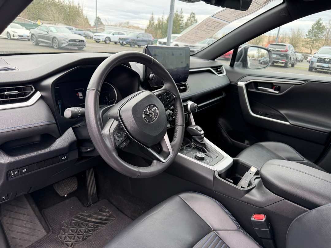 2023 Toyota Rav4 XSE - Image 16
