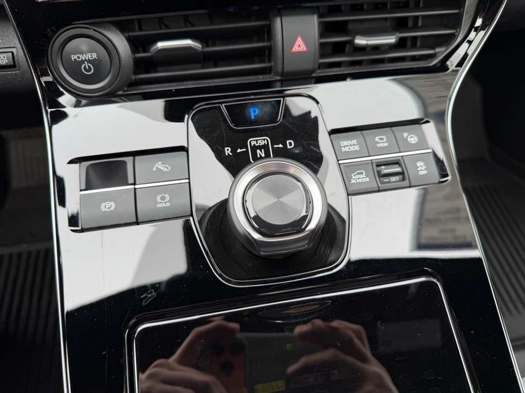 2023 Subaru Solterra Touring - Image 25