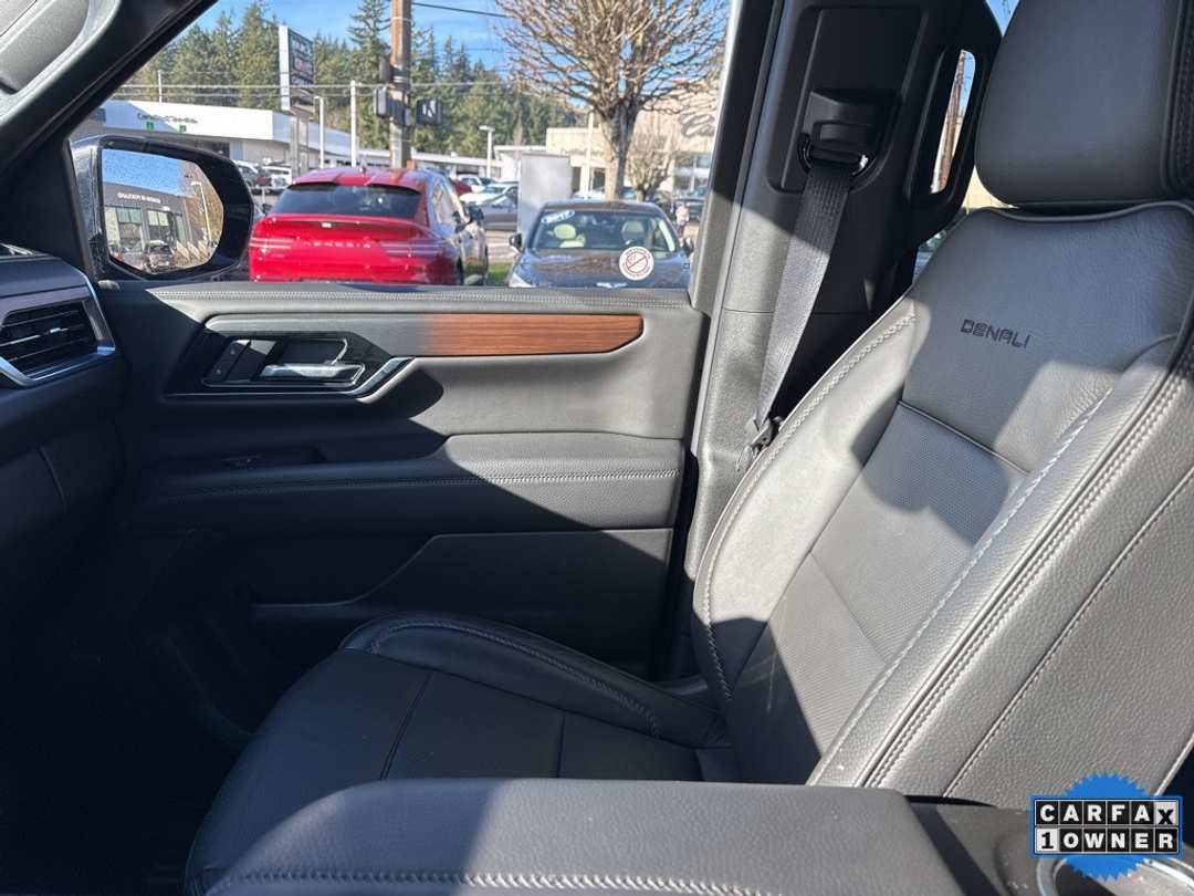2025 GMC Yukon Denali - Image 30