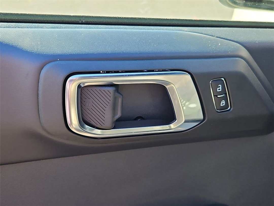 2025 Ford Bronco Outer Banks - Image 10