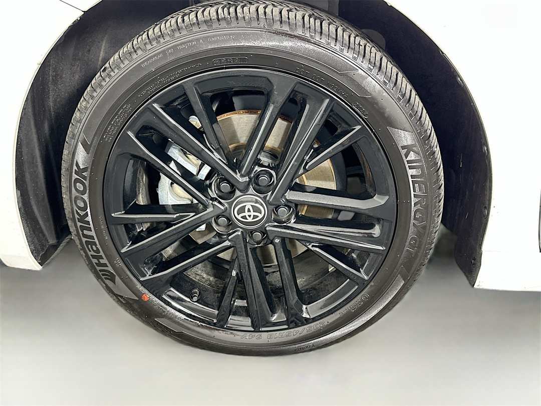 2025 Toyota Camry SE - Image 30