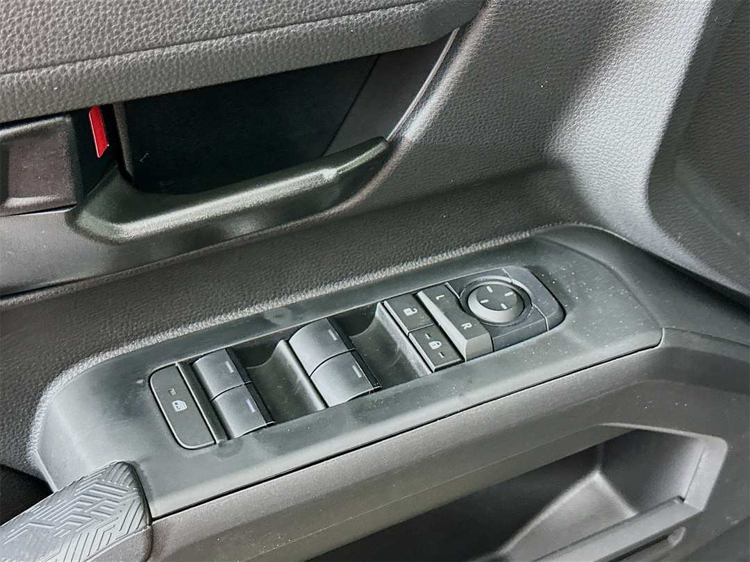 2025 Toyota Tacoma SR5 - Image 18