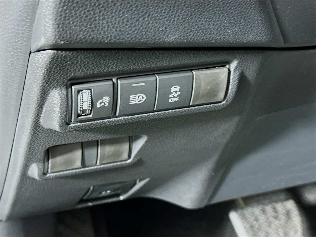 2026 Toyota Corolla Cross LE - Image 10