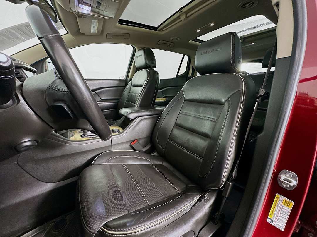 2017 GMC Acadia Denali - Image 23