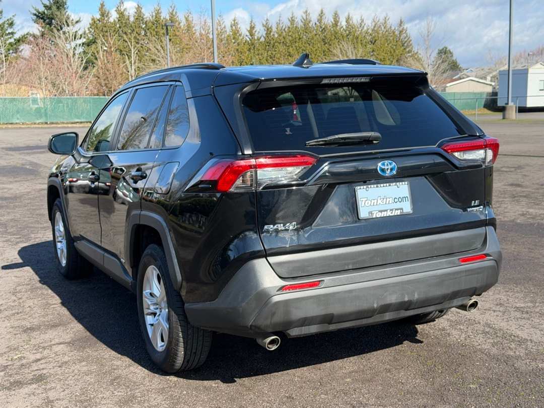 2020 Toyota Rav4 LE - Image 6