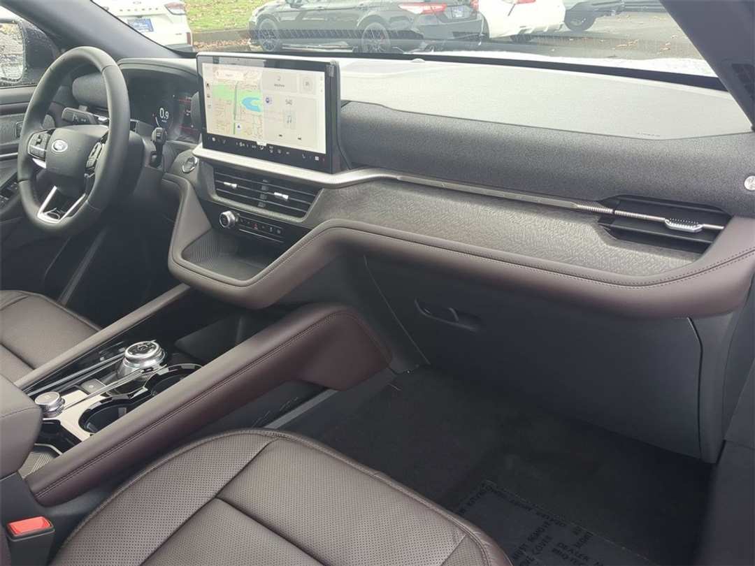 2026 Ford Explorer Platinum - Image 33
