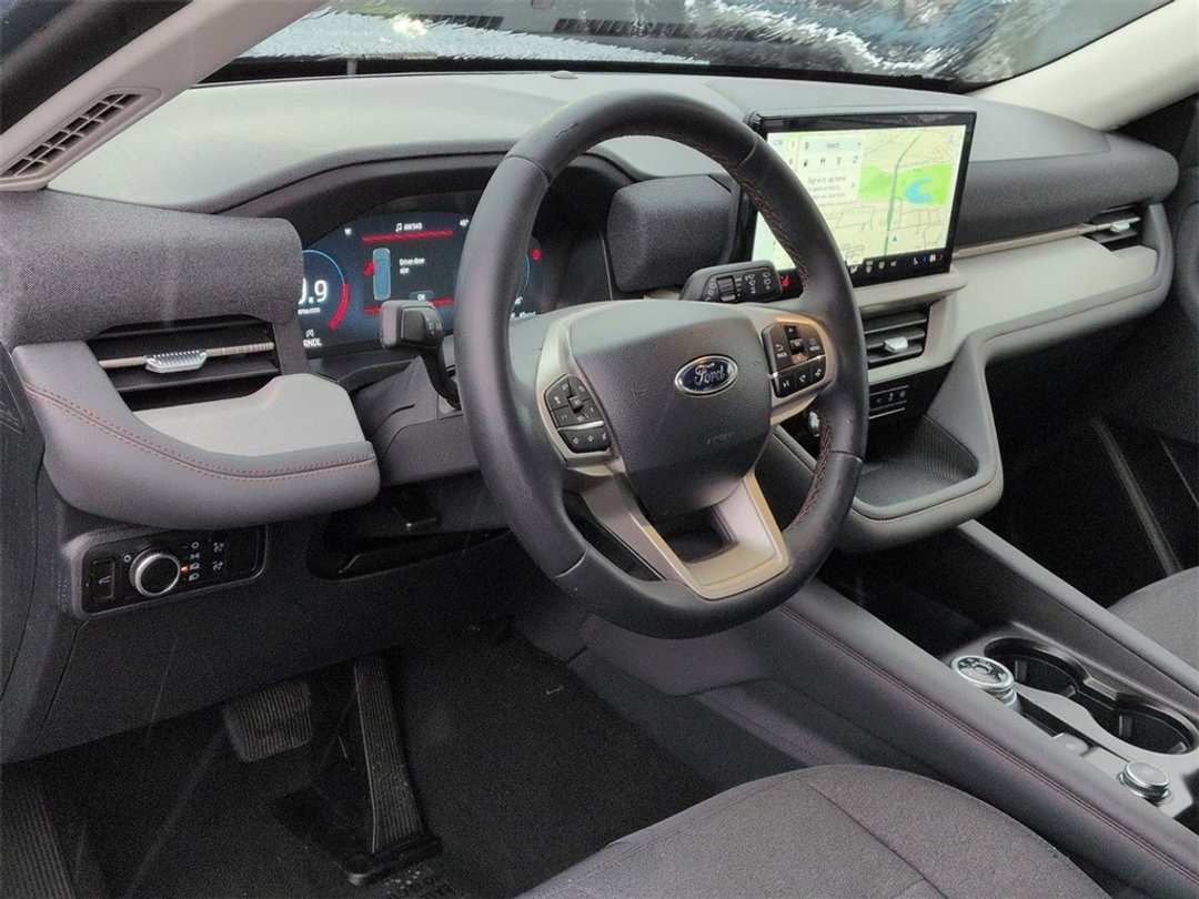 2026 Ford Explorer Active - Image 11