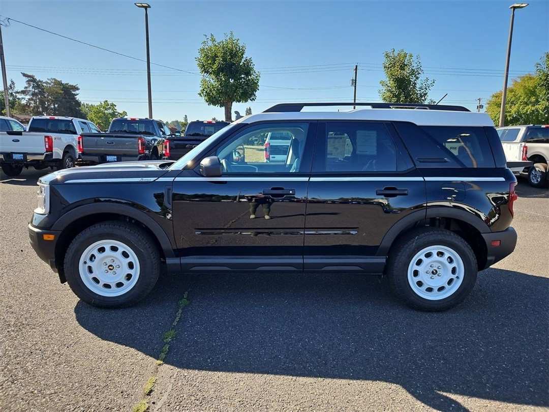 2025 Ford Bronco Sport Heritage - Image 2