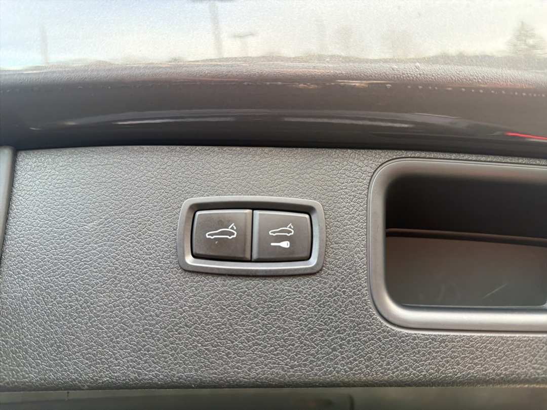 2018 Porsche Macan Base - Image 21