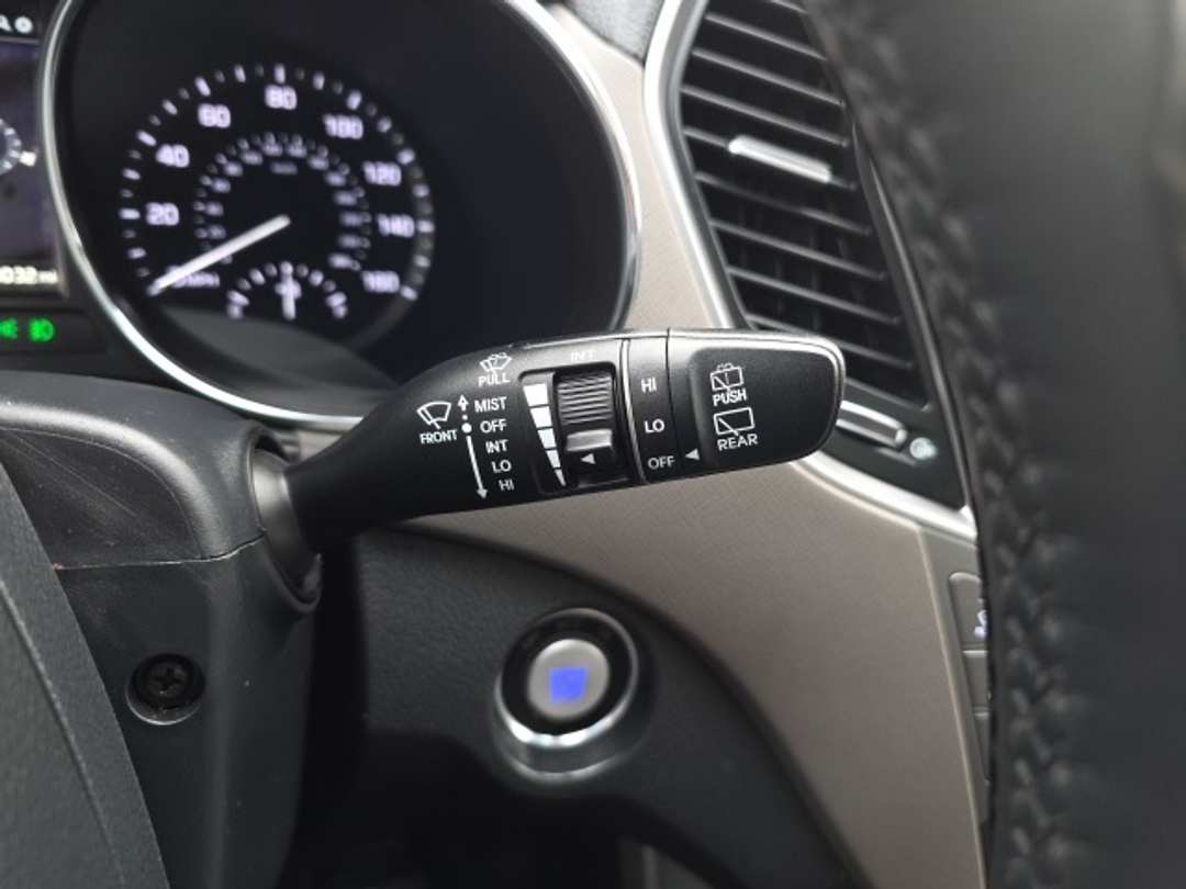 2017 Hyundai Santa Fe SE Ultimate - Image 13