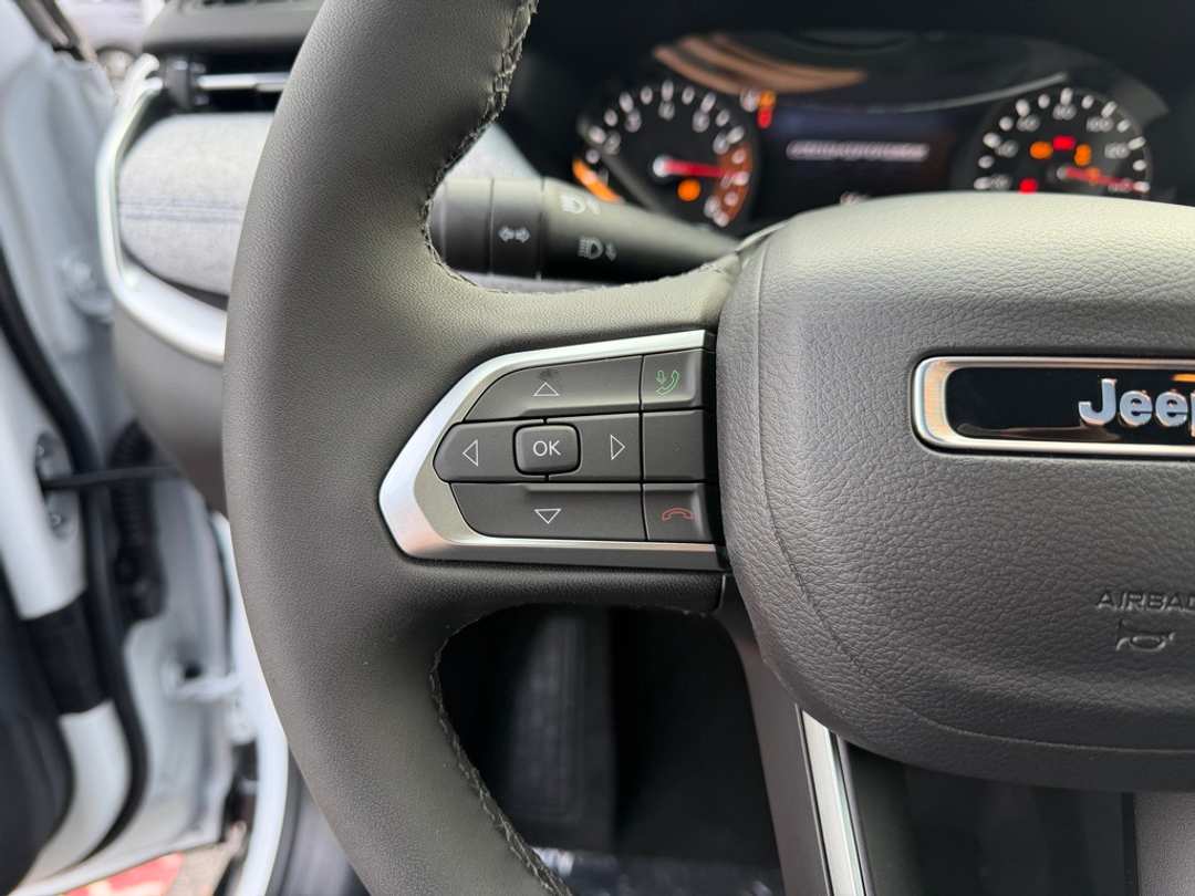 2026 Jeep Compass Latitude - Image 16