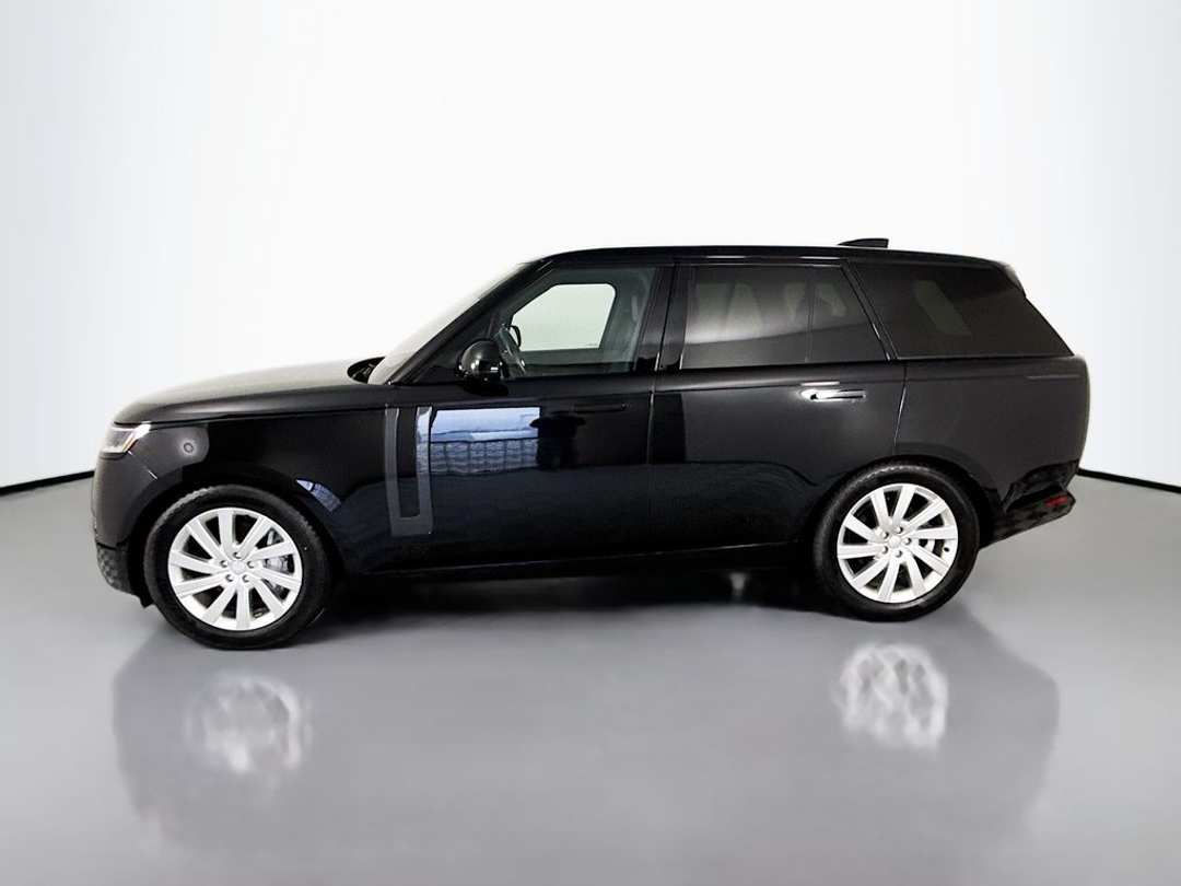 2023 Land Rover Range Rover SE - Image 2