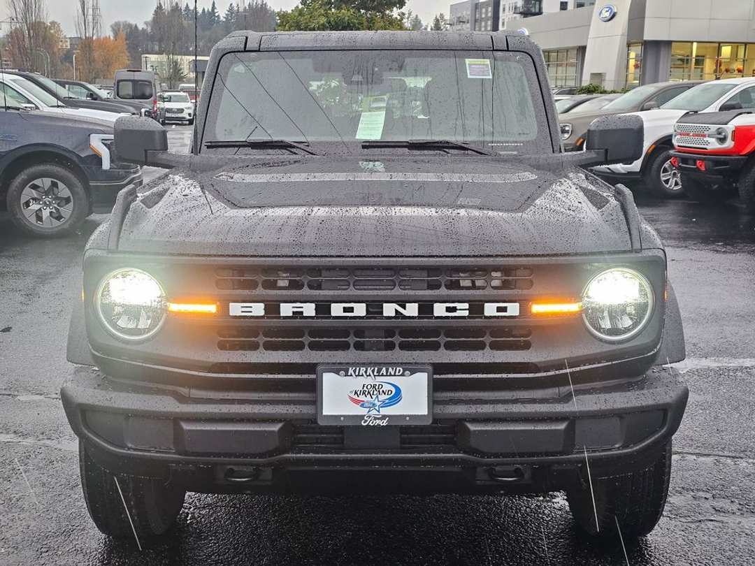 2025 Ford Bronco Base - Image 2
