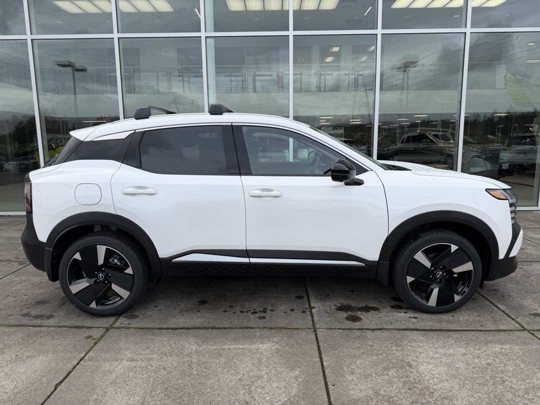 2026 Nissan Kicks SR - Image 8