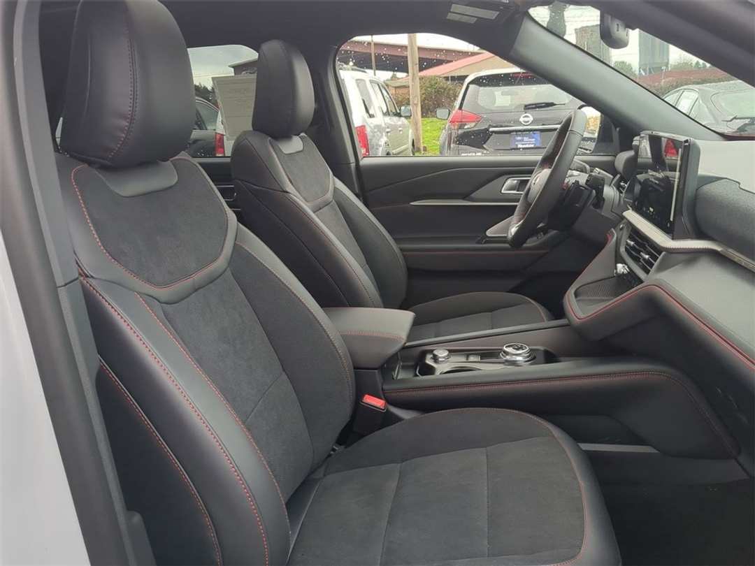 2026 Ford Explorer ST - Image 31